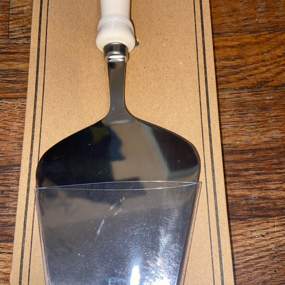 Rae Dunn Wedding Cake Server LOVE - Picture 5 of 6